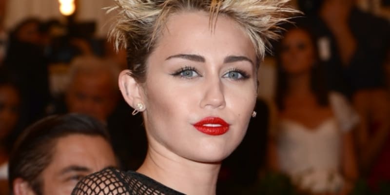 Miley Cyrus se oblékla jako chytrá horákyně