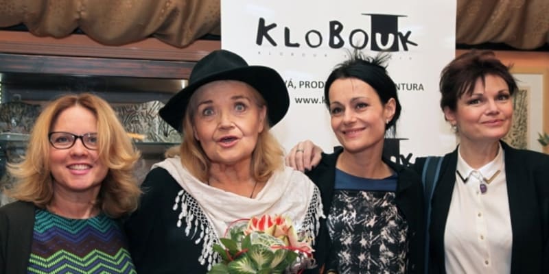 Gabriela Vránová s kolegyněmi z divadla