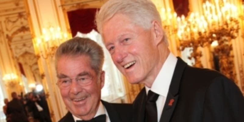 Rakouský prezident Heinz Fischer a bývalý americký prezident Bill Clinton