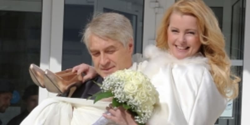 V roce 2013 si zpěvačka vzala Josefa Rychtáře. 