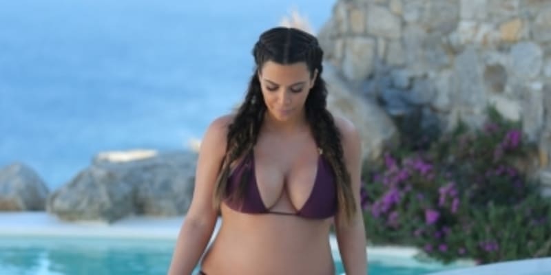 Kim Kardashian si užívala před porodem v Řecku