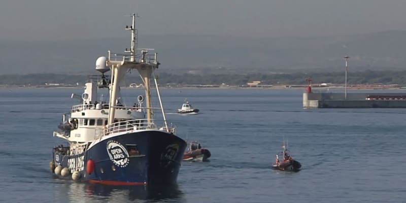 Itálie a Malta odmítly vpustit do přístavu loď záchranářů s migranty 1