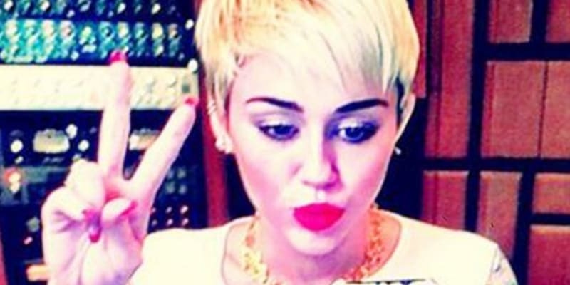 Miley Cyrus tentokrát blonďatá