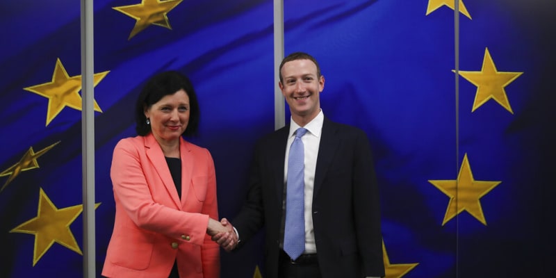 Věra Jourová s Markem Zuckerbergem v Bruselu