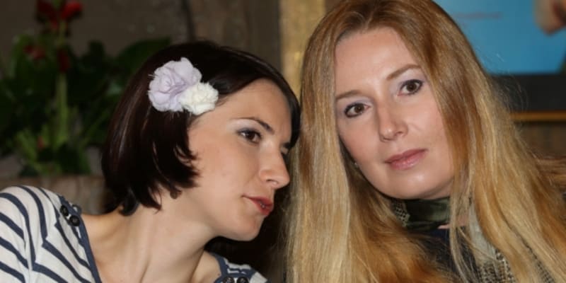 Dorota Nvotová s režisérkou a scénáristkou Vendulou Bradáčovou.