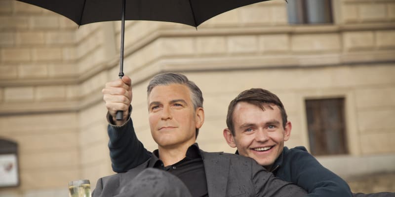 George Clooney ochotně pozoval i v dešti. Kdyby byl skutečný, asi by tak vstřícný nebyl