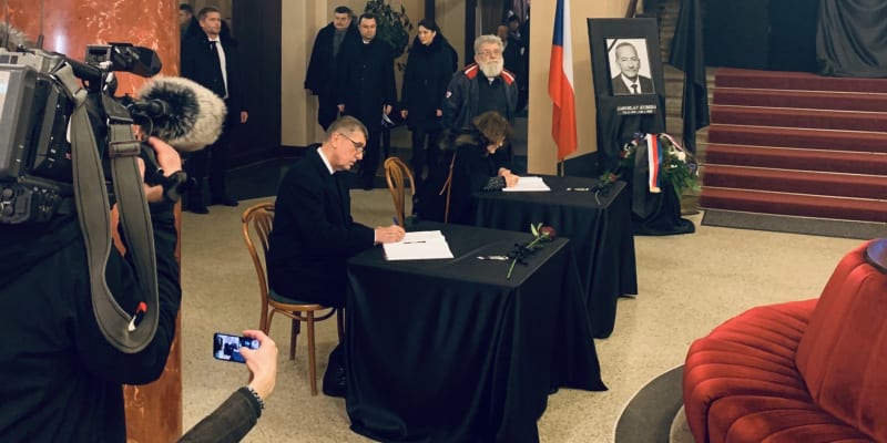 Na rozloučení dorazili i prezident Miloš Zeman a Premiér Andrej Babiše 1