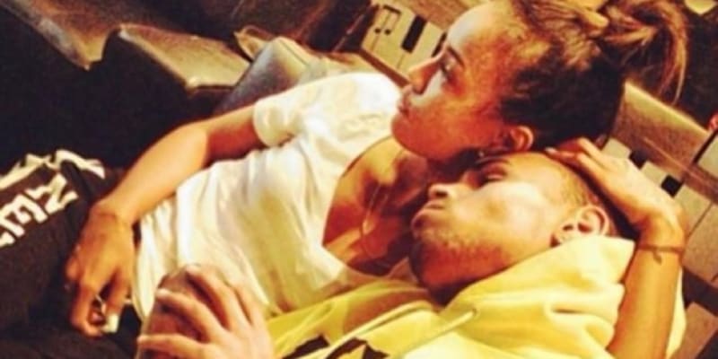Chris Brown a jeho staronová přítelkyně Karrueche Tran. Milence vyfotil Chrisův kamarád Kid Red