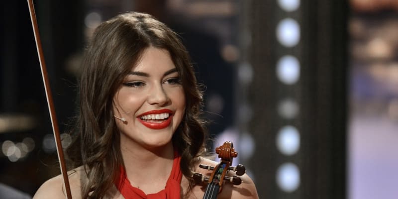 ... Miss Slovensko 2013 zahrála v pořadu i na housle