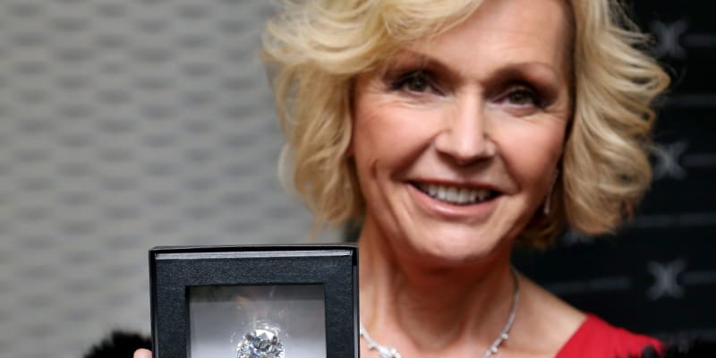 Helena Vondráčková má v ruce diamant za 14 milionů