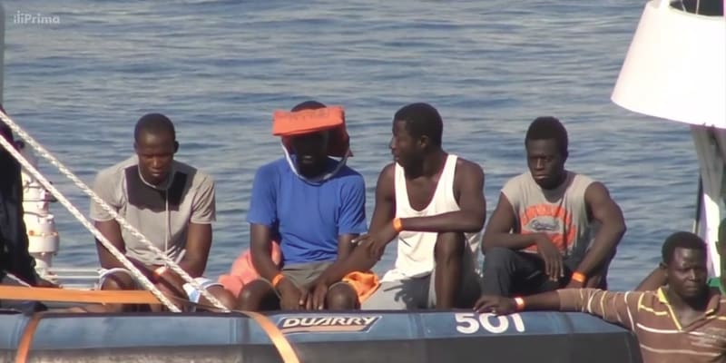 Itálie a Malta odmítly vpustit do přístavu loď záchranářů s migranty 5