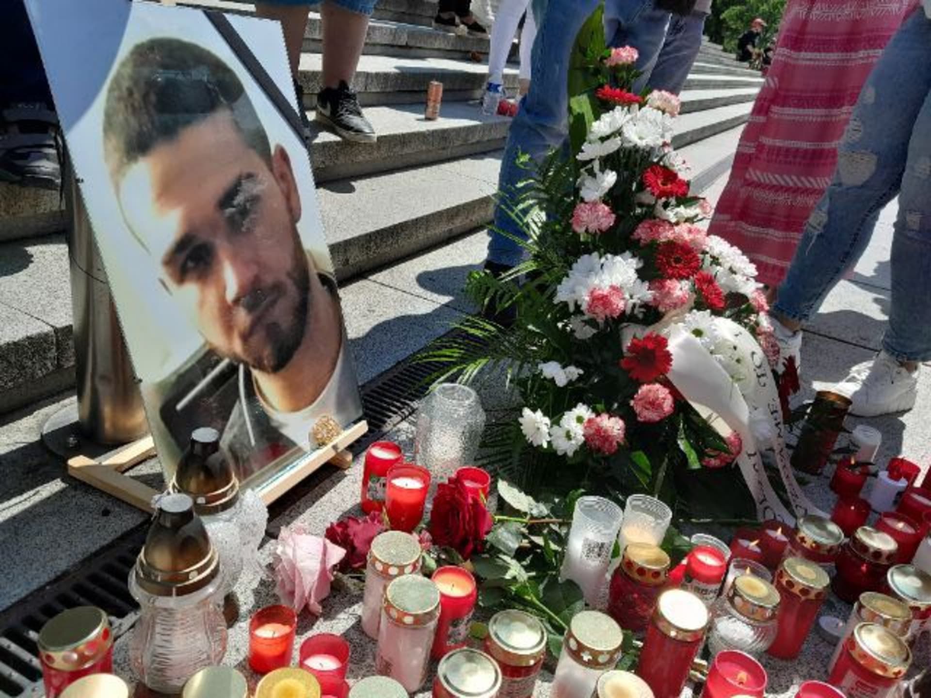 Pietní akce za zabitého Roma v Brně