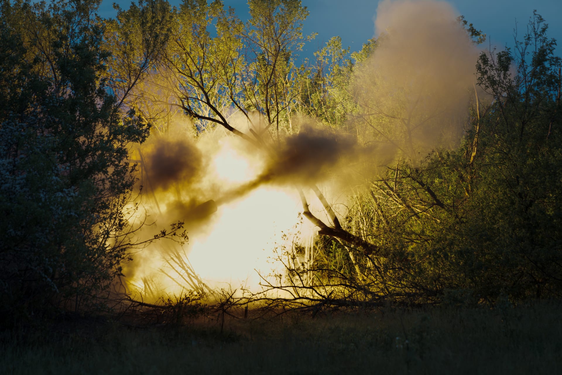 Výstřel z houfnice M109A6 Paladin na Ukrajině