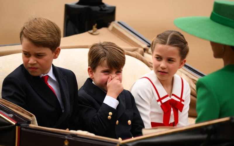 Děti princ Williama rostou jako z vody.
