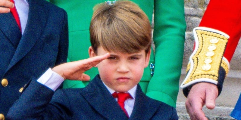 Prince Louis na balkóně Buckinghamského paláce