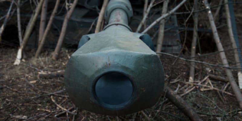 Hlaveň maskované houfnice M109A6 Paladin 