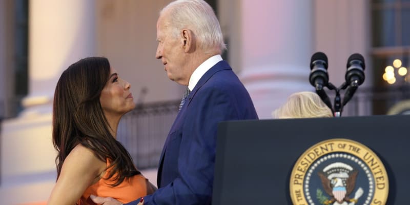 Joe Biden a herečka Eva Longoria