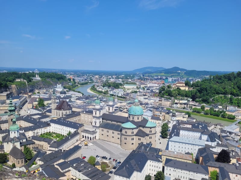 Výhled na Salzburg z pevnosti Hohensalzburg.