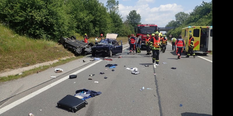 Dopravní nehoda na silnici E50 u obce Zlechov na Uherskohradišťsku