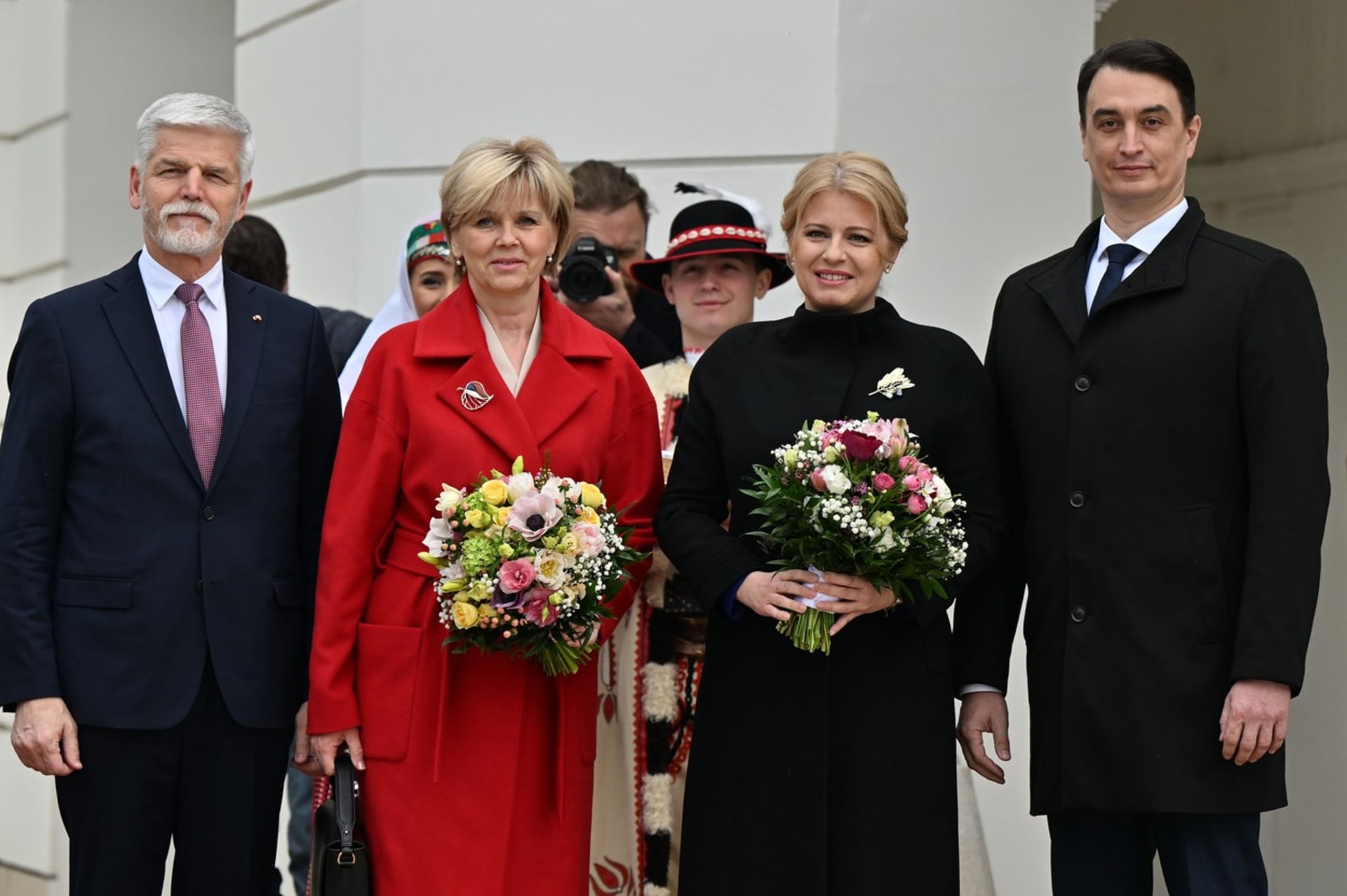Slovenský prezidentský pár Zuzana Čaputová a Juraj Rizman se svými českými protějšky Petrem Pavlem a Evou Pavlovou (březen 2023).