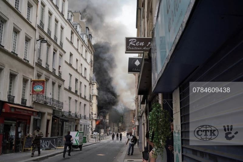 Výbuch v Paříži poničil domy. 