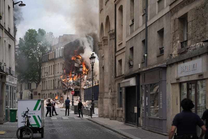Výbuch v Paříži poškodil domy. 