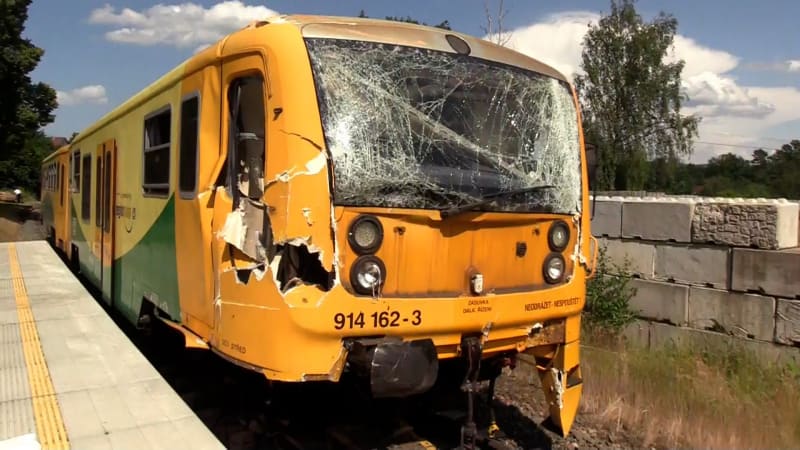 Srážka vlaku s náklaďákem u Liberce