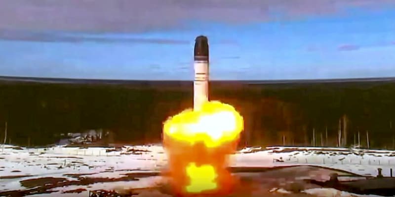 Rusko brzy nasadí do výzbroje balistickou raketu Sarmat, řekl Putin.