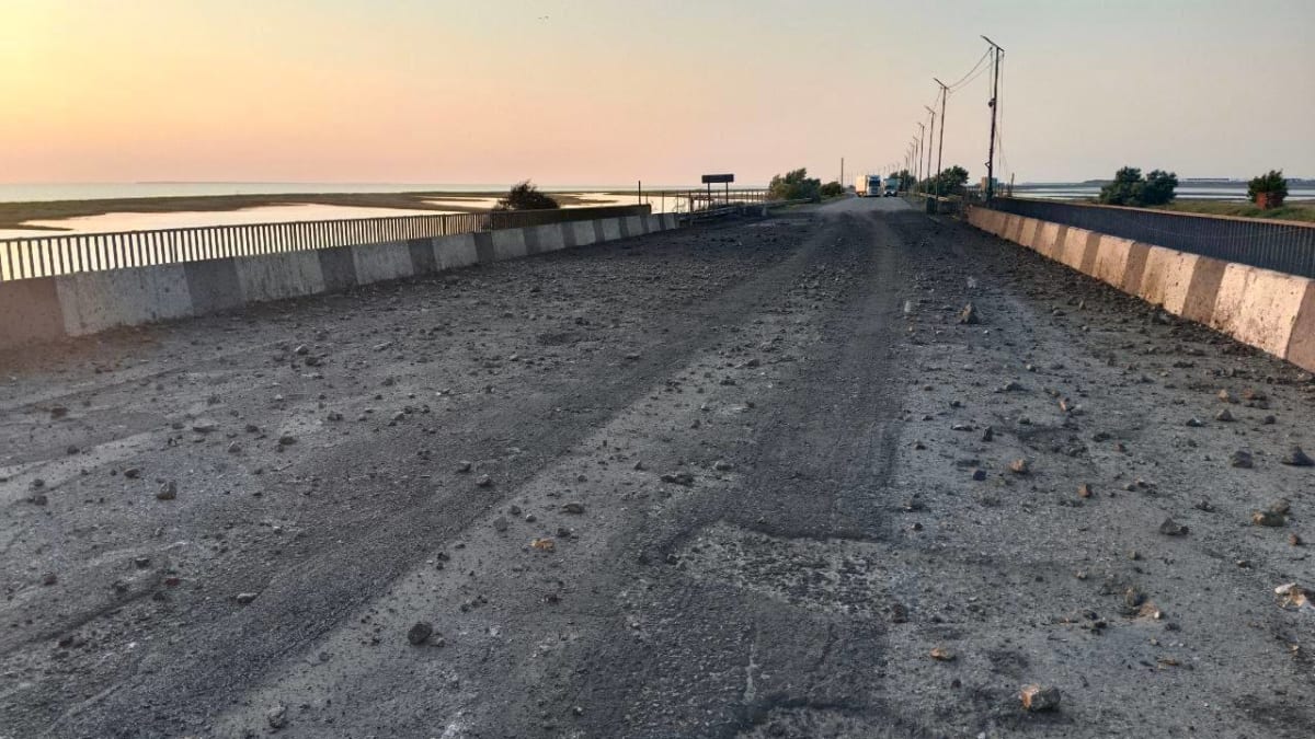 Ukrajinské síly zasáhly most spojující Chersonskou oblast s Krymem