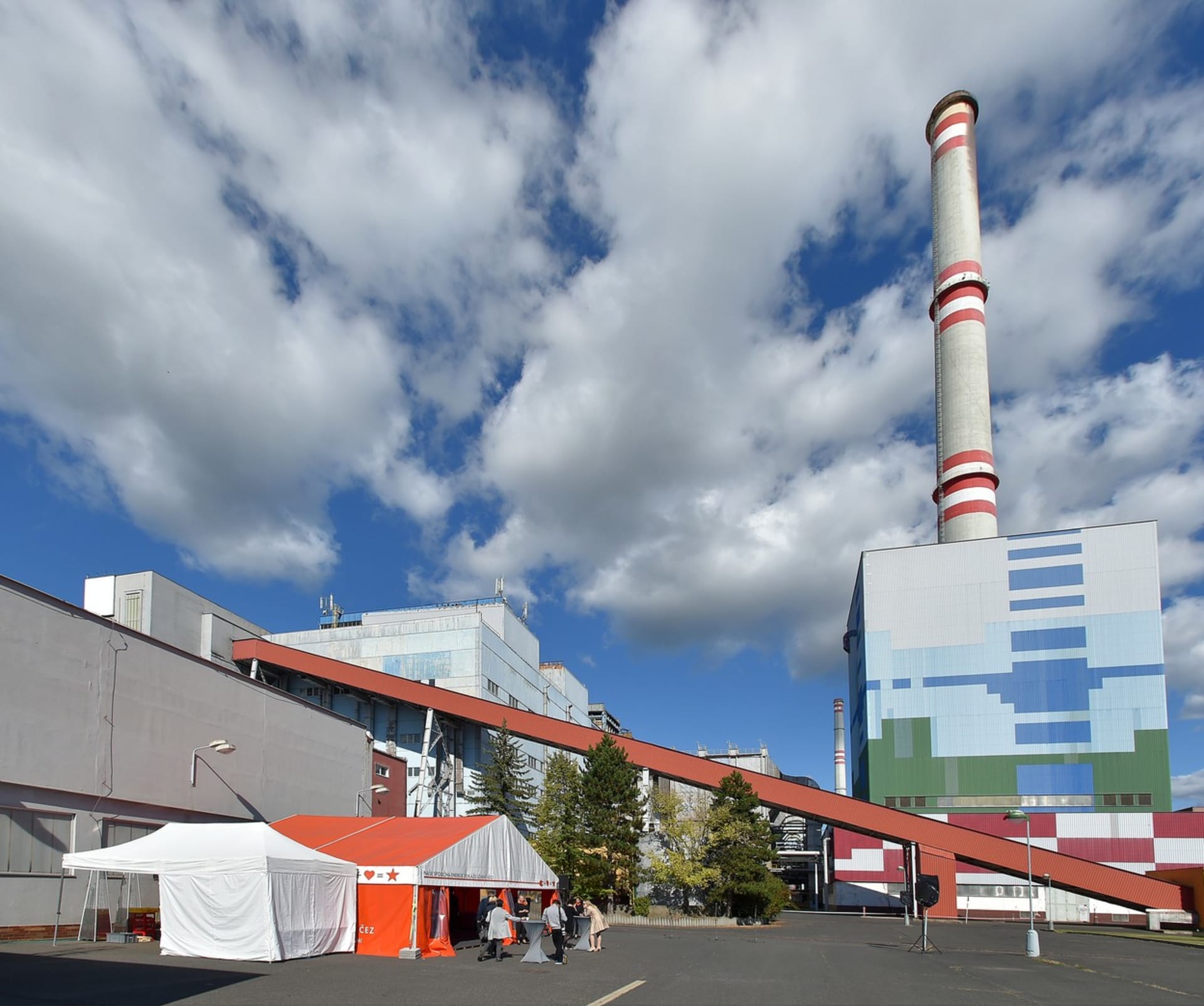 Odstřel 200 metrů vysokého komína symbolicky zakončí 56letou éru Elektrárny Prunéřov I. Provoz elektrárny byl ukončen 30. června 2020.