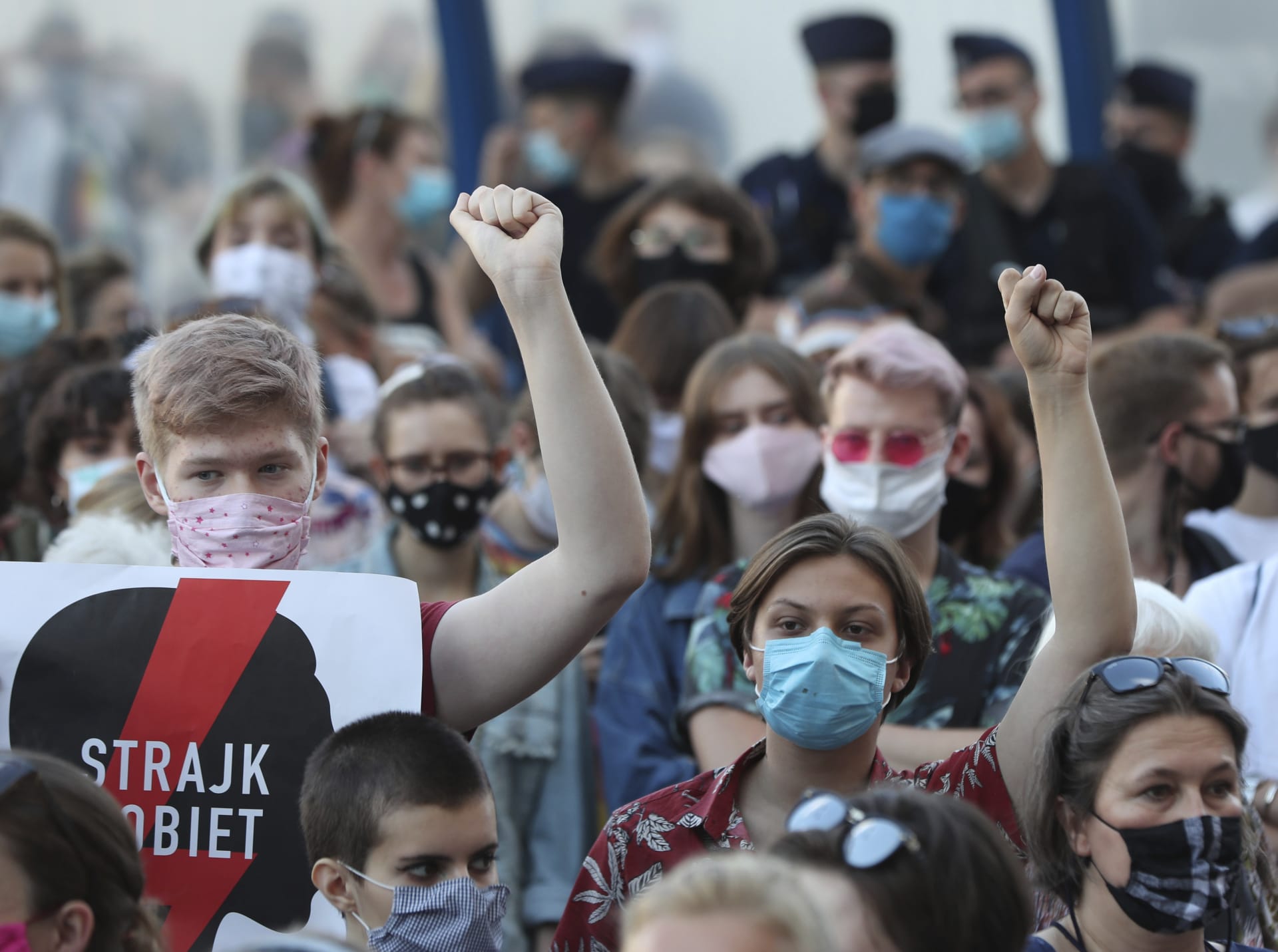 Demonstrace proti plánu polské vlády vystoupit z plánu ratifikace Istanbulské úmluvy. Varšava červenec 2020