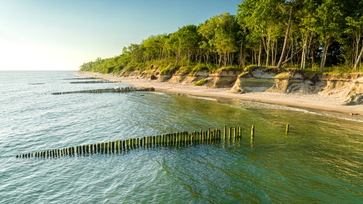 Pobřeží Baltského moře je z drtivé většiny obklopen plážemi s jemným pískem.