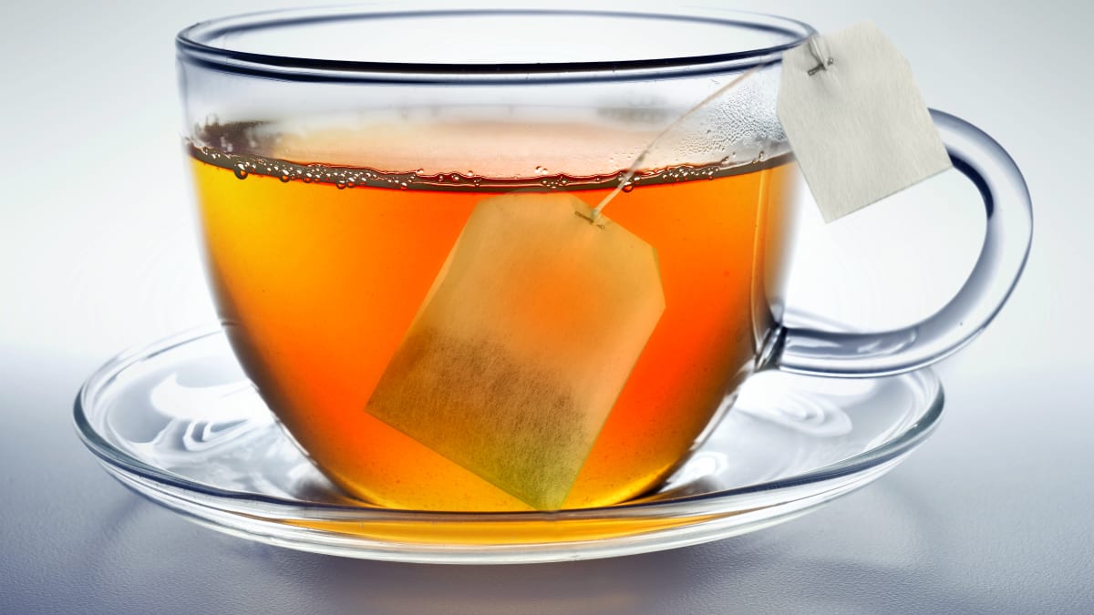 Vědci zkoumají, zda plastové částečky uvolňované z čajových sáčků škodí lidskému zdraví (ilustrační foto)