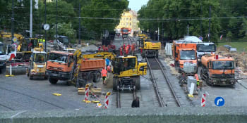 Dlouhé kolony a rozkopané silnice. Dopravu v Praze v létě zkomplikují desítky oprav
