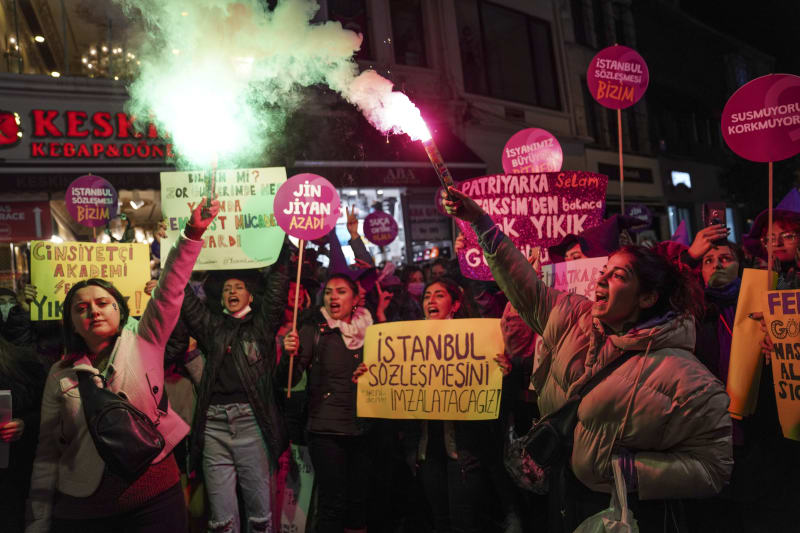 Pochod proti násilí na ženách. Istanbul, listopad 2021