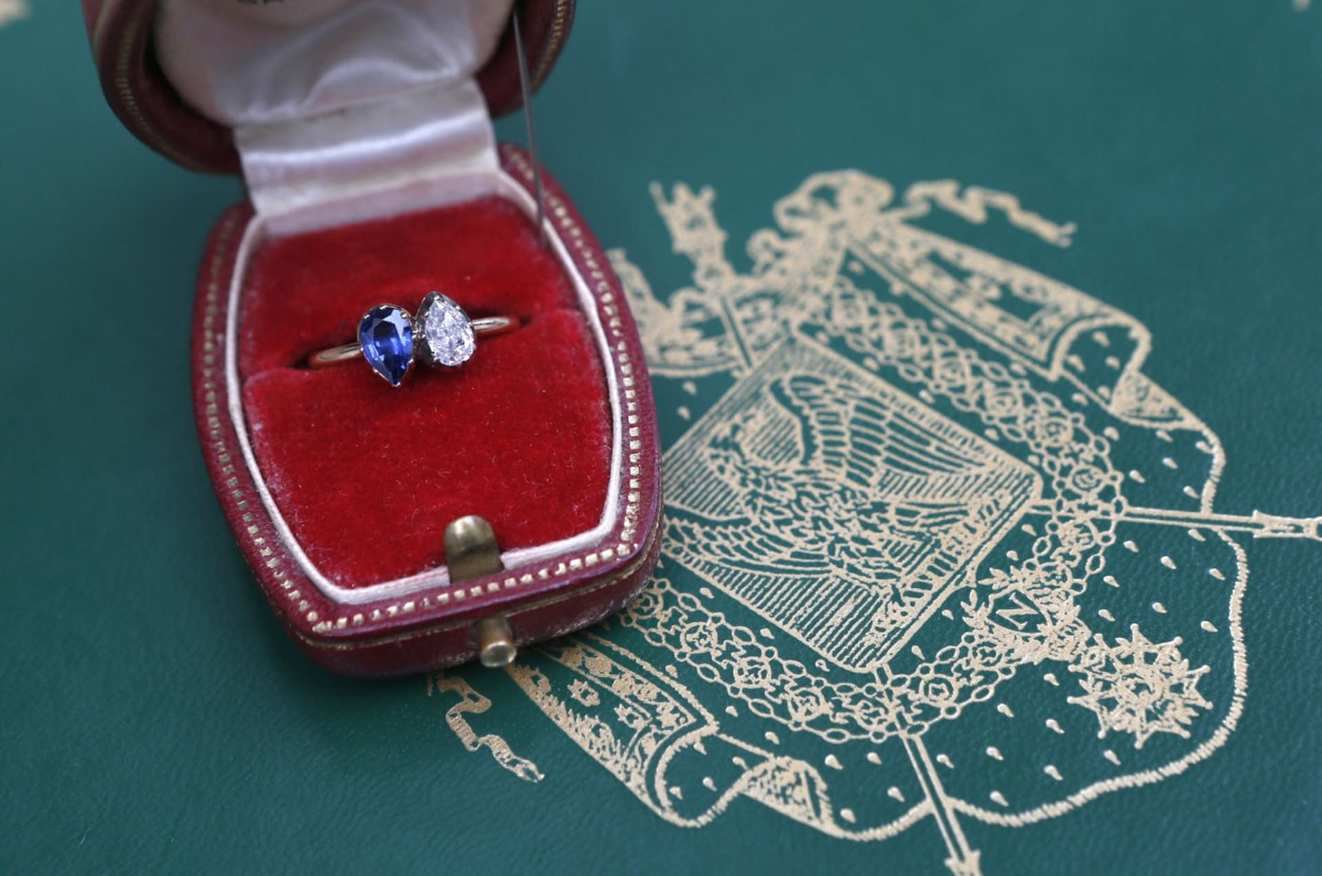 Zásnubní prsten, který Napoleon své milované Josefíně daroval při žádosti o ruku.