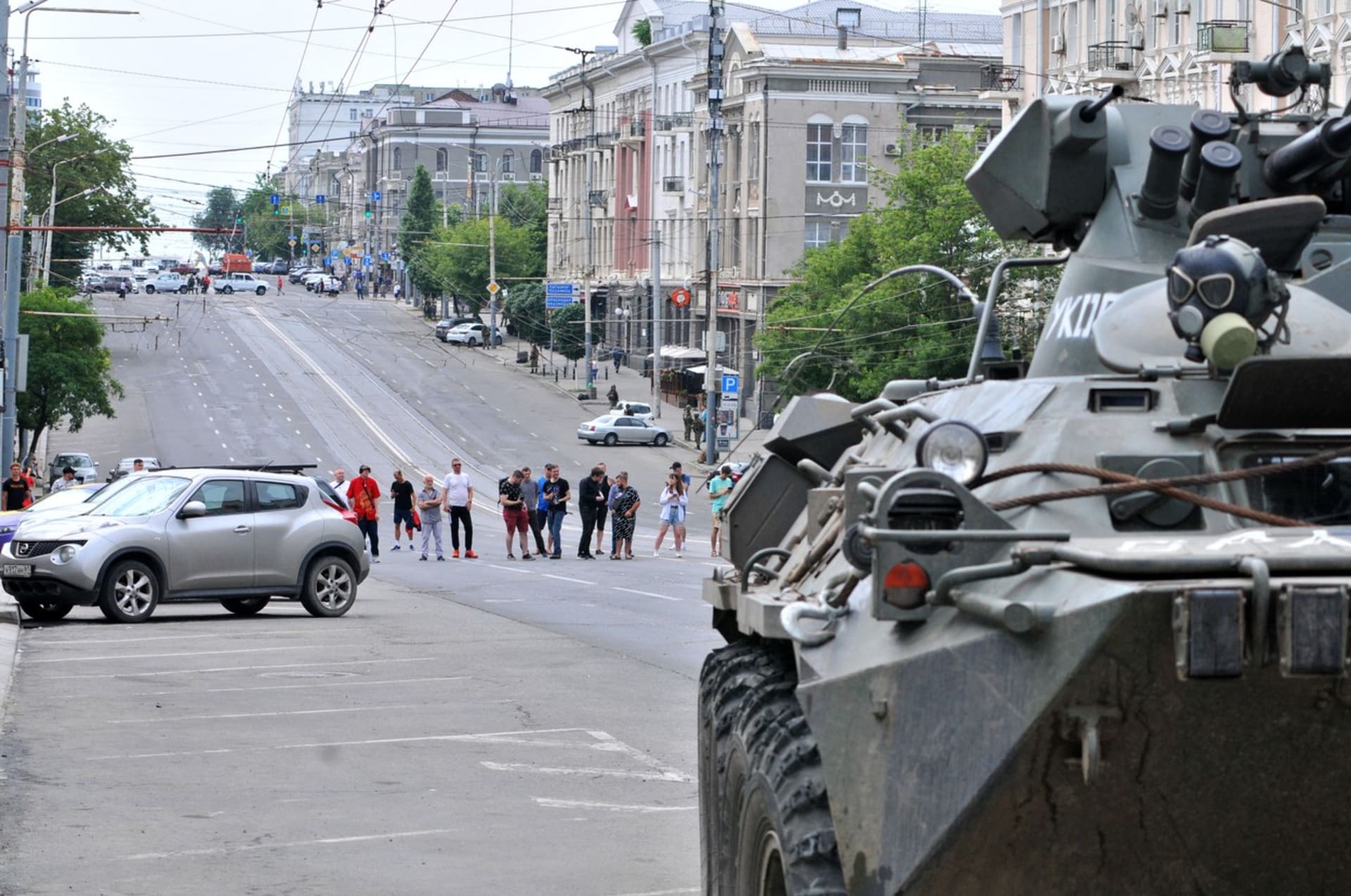 Rostovem na Donu se ozývají výbuchy, městem pochodují vagnerovci.