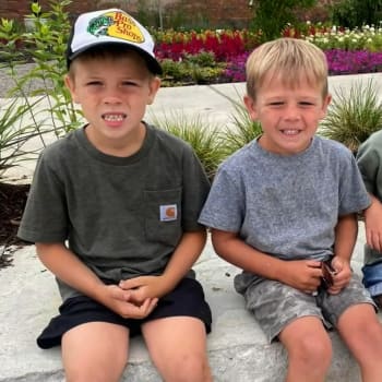Trojici chlapců v Ohiu zavraždil vlastní otec.