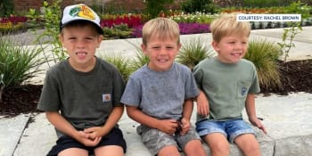 Hrůzná poprava tří chlapců: Otec je postavil před dům a postupně zastřelil. Ke všemu se přiznal
