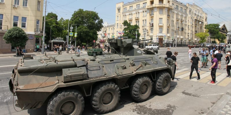 Ozbrojenci z Prigožinovy Vagnerovy skupiny v Rostově na Donu (24.6.2023)