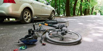 Smrtelná srážka na Přerovsku: Mladý řidič smetl 26letou cyklistku. Na místě zemřela