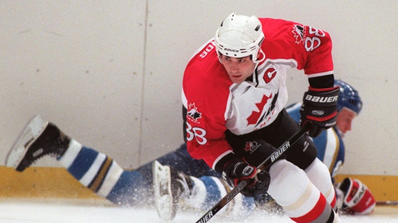 Eric Lindros byl tvůrcem revoluce v NHL. Jak změnil hokejový génius vybírání mladých talentů?
