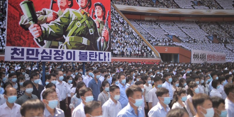 V Pchjongjangu přes 100 000 lidí dávalo najevo svůj odpor vůči USA.
