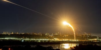 Ukrajinci nestíhají sestřelovat rakety a drony. CNN popisuje sofistikovanou změnu taktiky Rusů