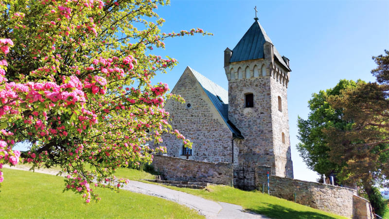 Kostel sv. Michaela Archanděla ve Vítochově na Vysočině byl postaven kombinací románského a gotického stylu, ale během staletí prošel mnoha úprava.i