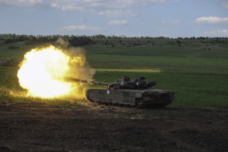 Ukrajinský tank během bojů s ruskými jednotkami u města Časiv Jar