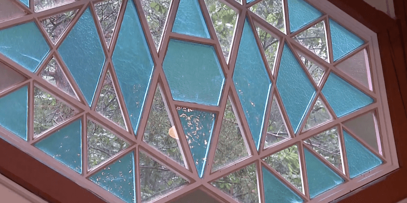 Jeden ze zdobných detailů koupaliště Dachova