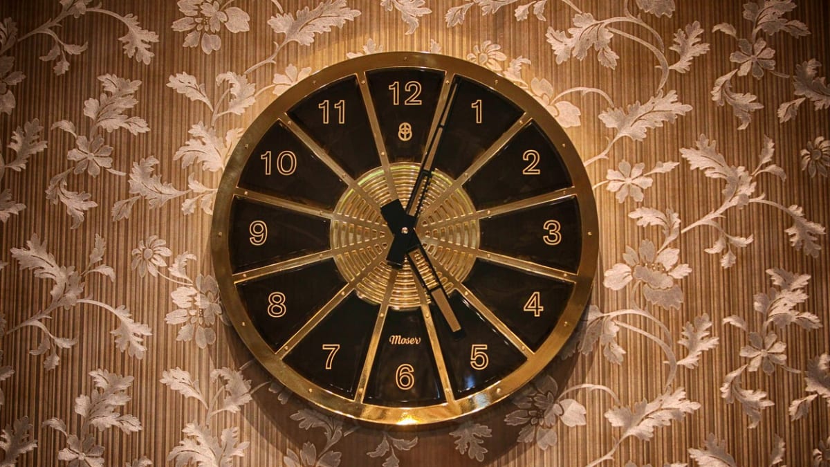 Grandhotel Pupp Karlovy Vary unikátní designové nástěnné hodiny Bohematic