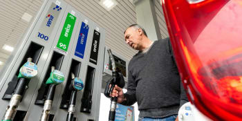 Tankování se stále prodražuje. Ceny paliv strmě rostou, litr stojí přes 40 korun