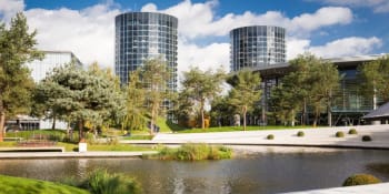 Volkswagen: Dvě věže. Autostadt ve Wolfsburgu patří mezi nejzábavnější parky Evropy